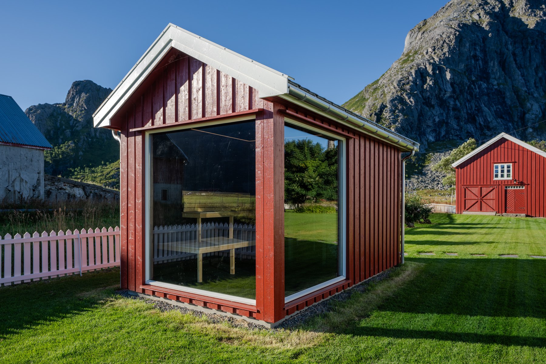 A red cabin beside the mountains